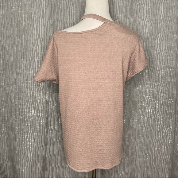 gibsonlook cutout shoulder pucker top - Picture 2 of 6